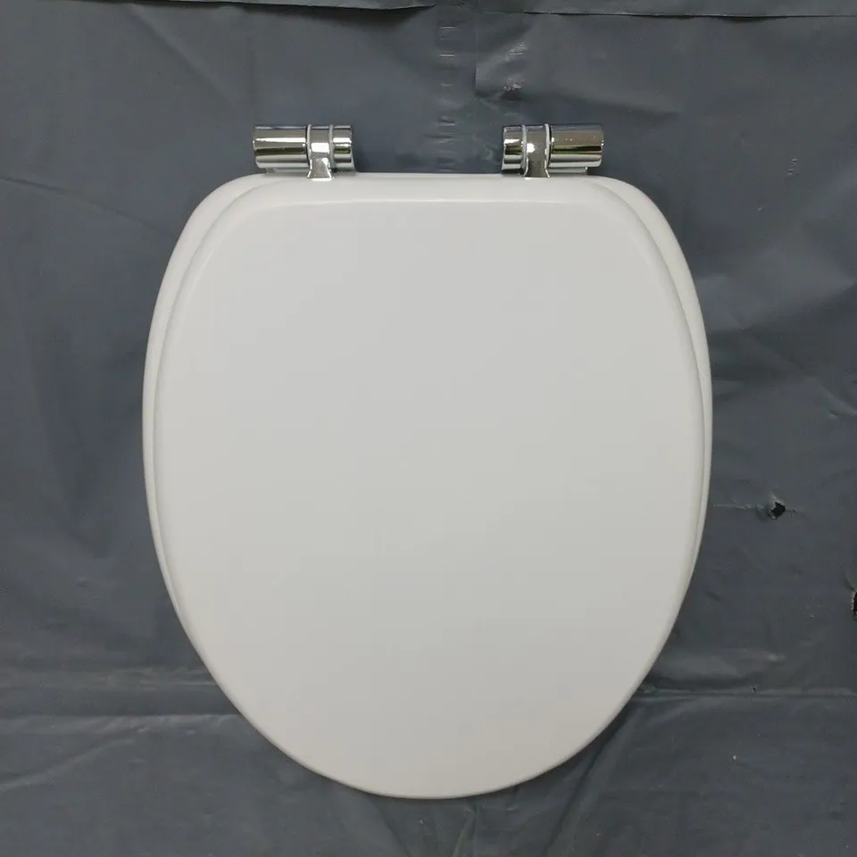 BOXED HOME SLOW CLOSE TOILET SET 