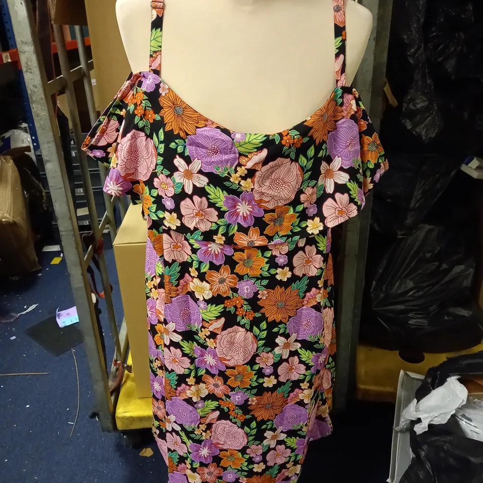 STDDIO FLORAL DRESS SIZE 20