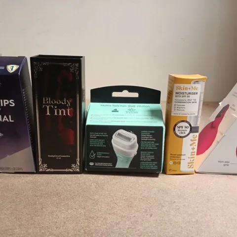 APPROXIMATELY 15 ASSORTED HEALTH & BEAUTY PRODUCTS TO INCLUDE SKIN+ME , RAZOR HEADS AND BLOODY TINT