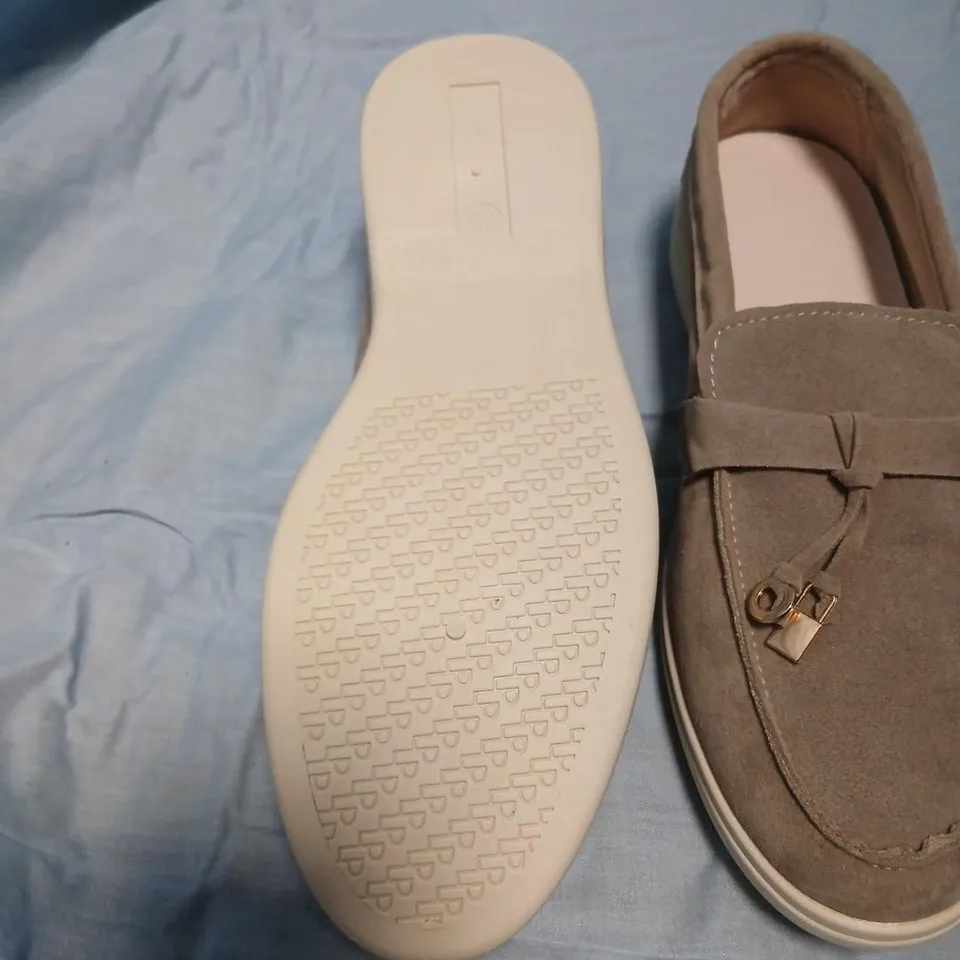 LADIES' GREY SUEDE LOAFERS WITH TASSEL DETAILING SIZE 38