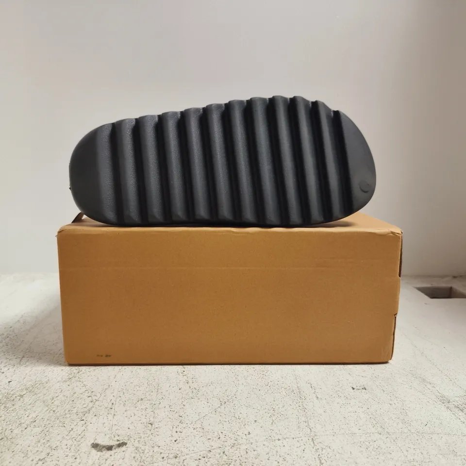 BOXED PAIR OF ADIDAS YZY SLIDES IN BLACK SIZE UK 11.5