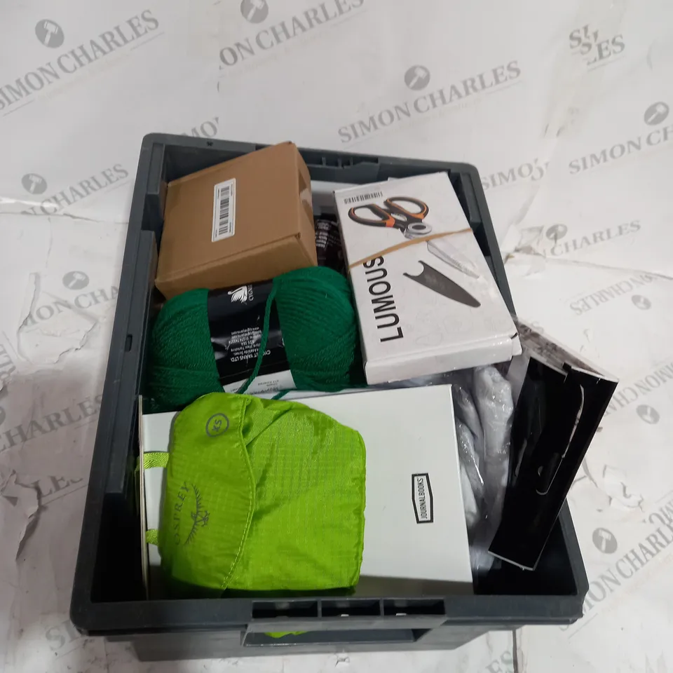 TOTE OF APPROXIMATELY 15 ASSORTED HOUSEHOLD  ITEMS TOO INCLUDE SCISSORS , WOOL , JOURNAL , ETC 