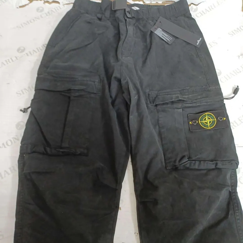STONE ISLAND CARGO PANTS IN BLACK - LARGE