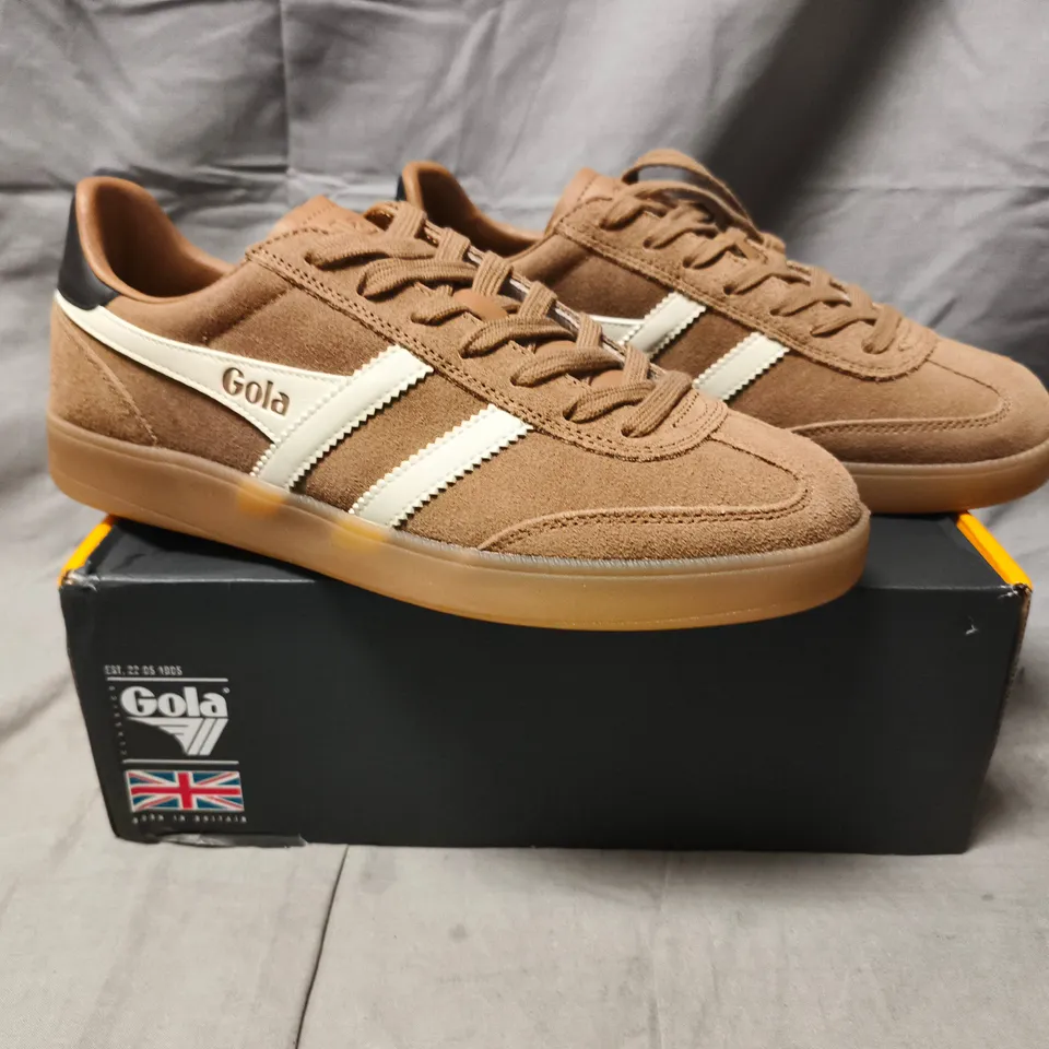 BOXED PAIR OF GOLA SHOES IN TOBACCO/WHITE SIZE UK 8