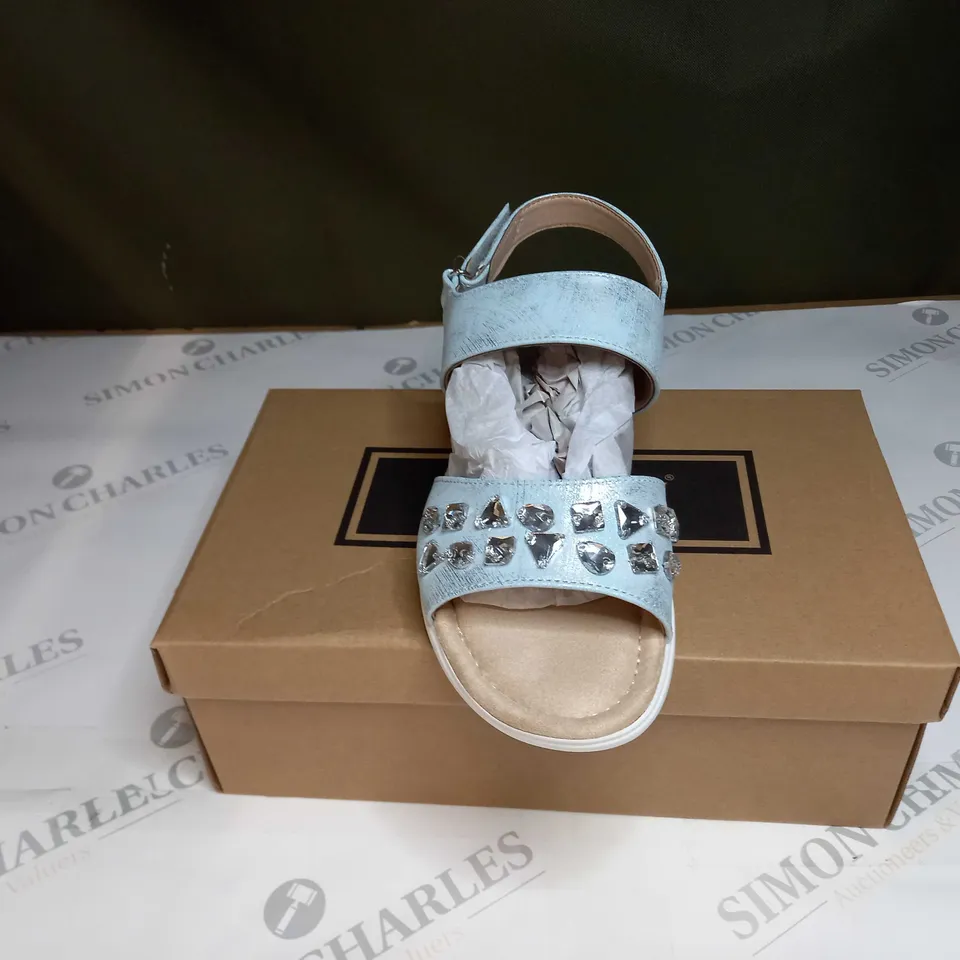 BOXED PAIR OF CUSHION WALK JEWELLED SANDALS IN SILVER - SIZE 6