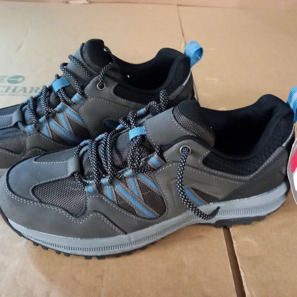 M&S EXPLORE STANDARD FIT TRAINERS - UK 9