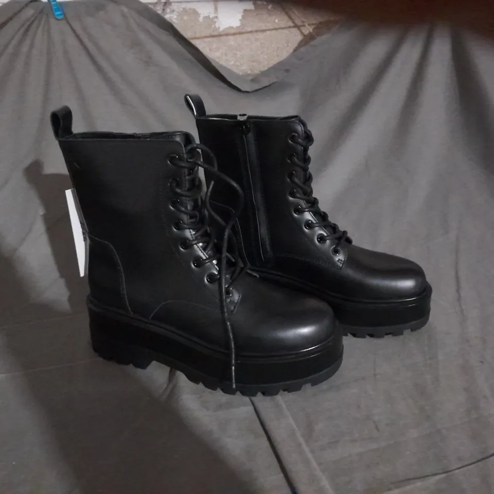 CALVIN KLEIN PATENT LACE UP BIKER BOOTS SIZE 6.5