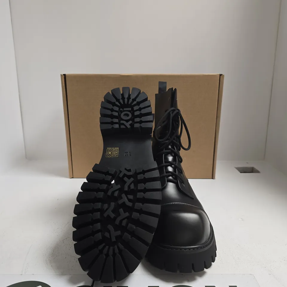 KOI BLACK LEATHER COMBAT BOOTS WITH CHUNKY LUG SOLE – PULL TAB UK SIZE 8
