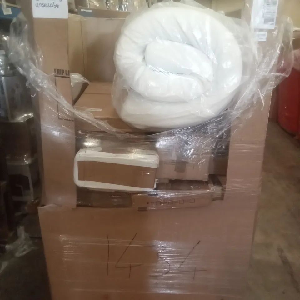 PALLET OF ASSORTED ITEMS INCLUDING CLOTHES RACK, ASSORTED TOWEL RAILS, DOKIO SOLAR PANEL, 4 STEP LADDER, CAMPING CHAIR