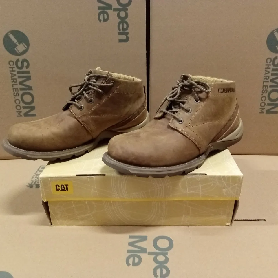 BOXED PAIR OF CATERPILLAR ARGILE MUDDY MEN'S BOOTS // UK SIZE 10