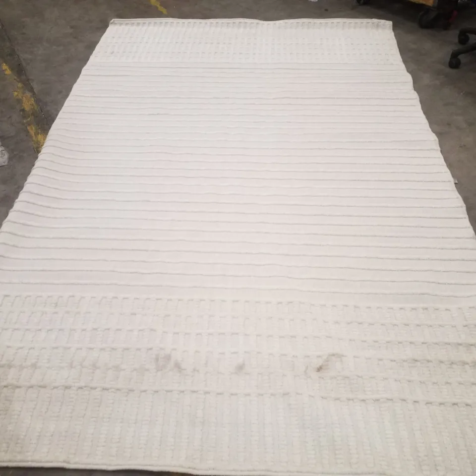 QUALITY DESIGNER AREA RUG - APPROXIMATELY 300X190CM