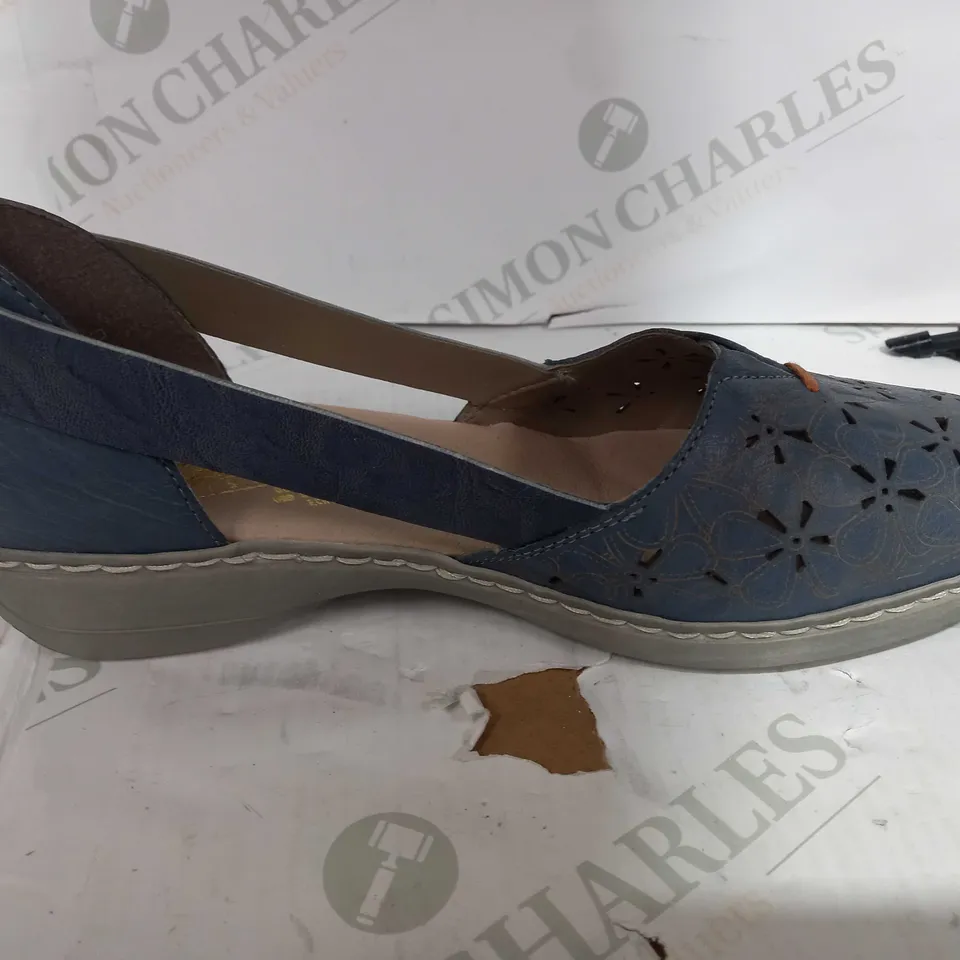 RIEKER PERFORATED SHOE IN BLUE SIZE 6.5 