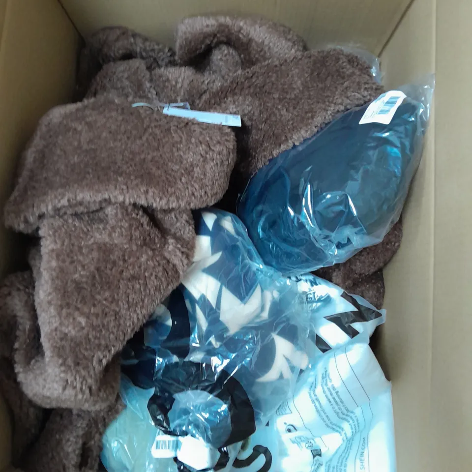 BOX OF APPROXIMATELY 25 ASSORTED CLOTHING ITEMS TO INCUDE - JACKETS DRESSES AND LOUNGEWEAR - ETC