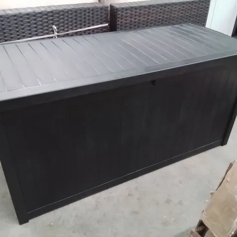 CLASSIC LIVING 125CM W 430.5L PLASTIC DECK BOX - BLACK