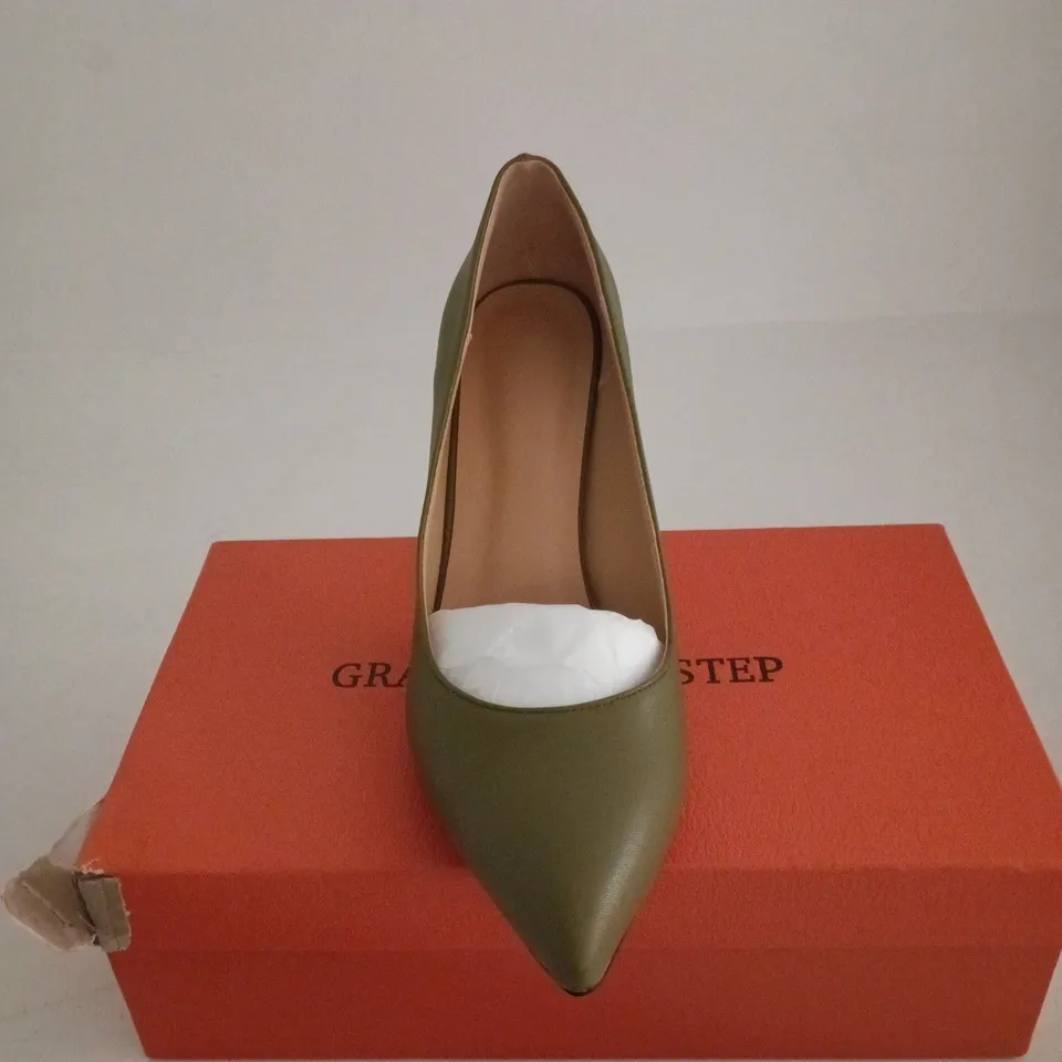 GRACE EVERY STEP GREEN HIGH HEELED SHOES SIZE 37.5 BOXED