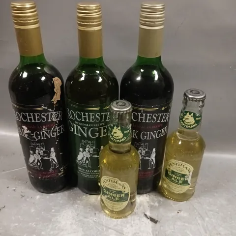 APPROXIMATELY 10 ASSORTED DRINK ITEMS TO INCLUDE ROCHESTER DARK GINGER NON ALCOHOLIC (725ml), FENTIMANS GINGER ALE (200ml), ROCHESTER GINGER (725ml) - COLLECTION ONLY