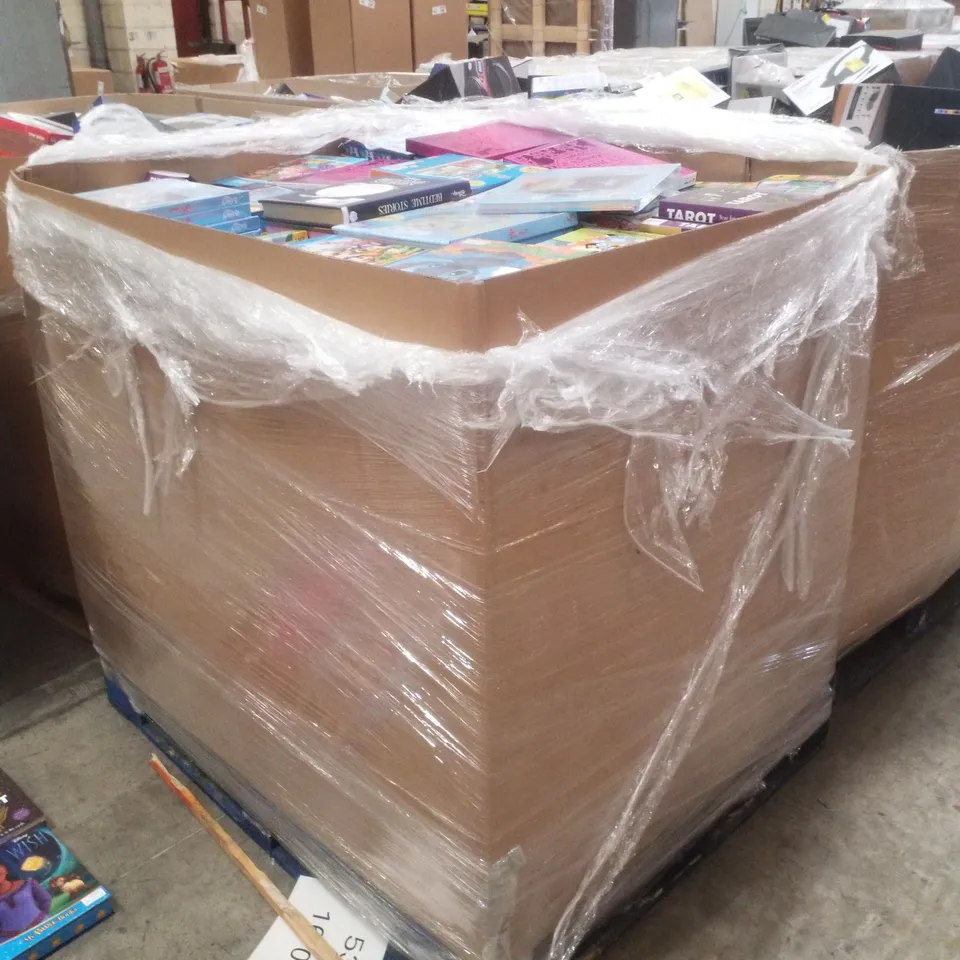 PALLET CONTAINING LARGE QUANTITY OF ASSORTED CHILDRENS ACTIVITY BOOKS