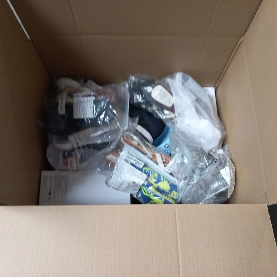 LOT OF APPROXIMATELY 15 ASSORTED PAIRS OF SHOES AND SANDALS - VARIOUS SIZES
