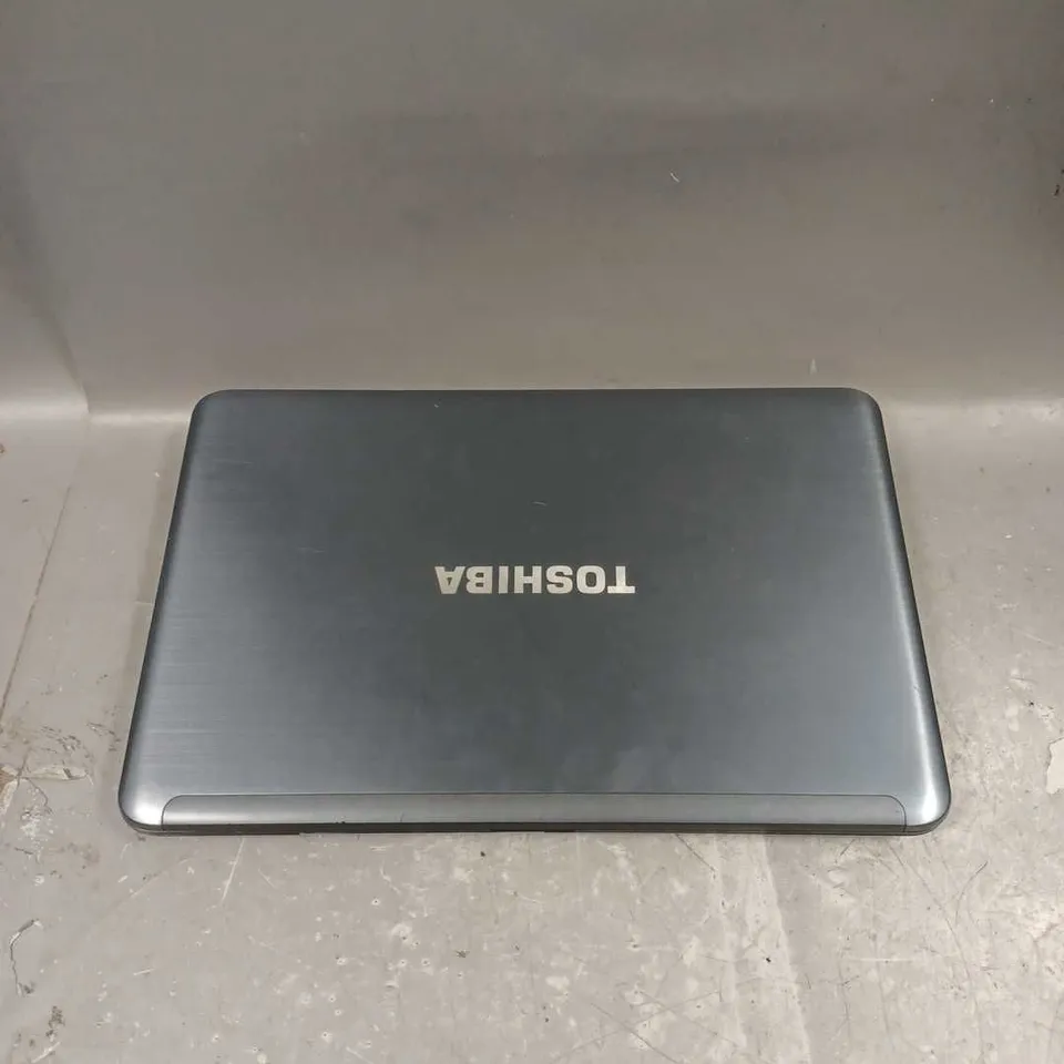 TOSHIBA SATELLITE L855 LAPTOP