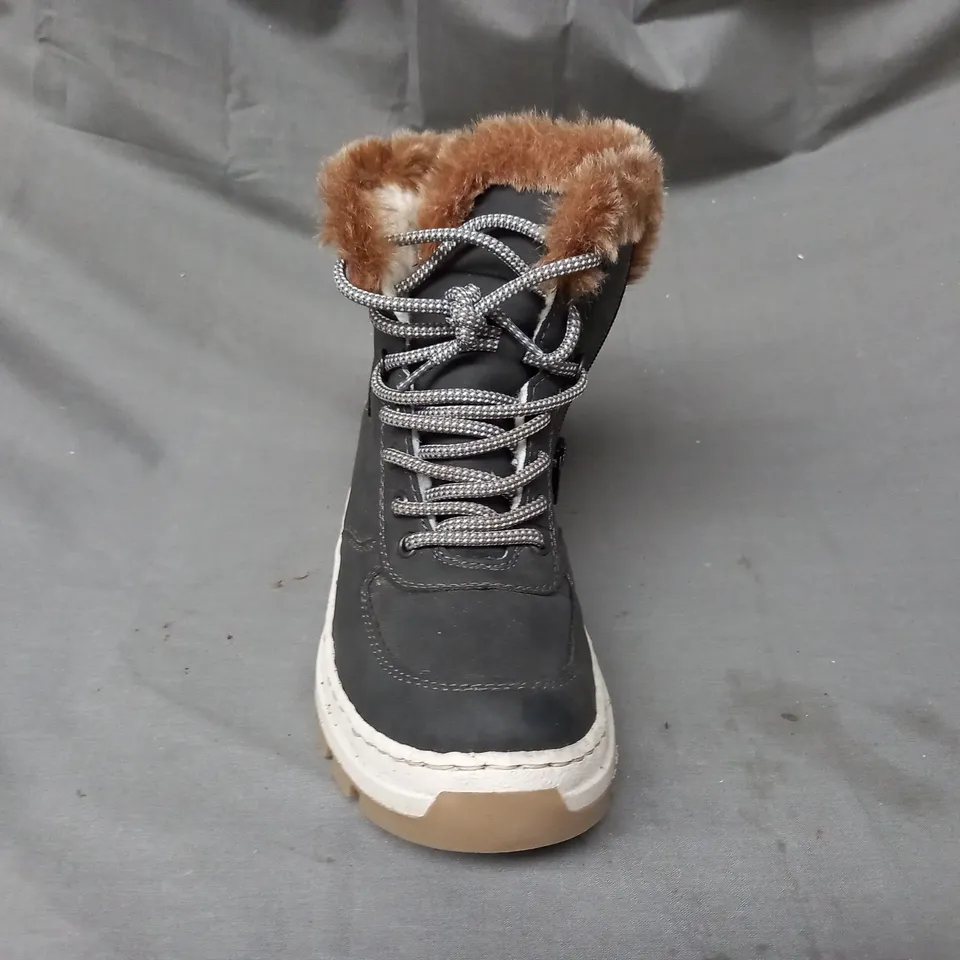 BOXED PAIR OF RIEKER CHUNKY HIKER BOOTS IN GREY SIZE 6.5