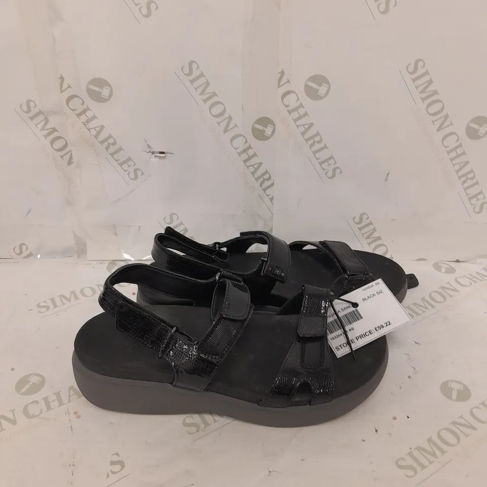 VIONIC BLACK STRAPPED SANDALS SIZE 6