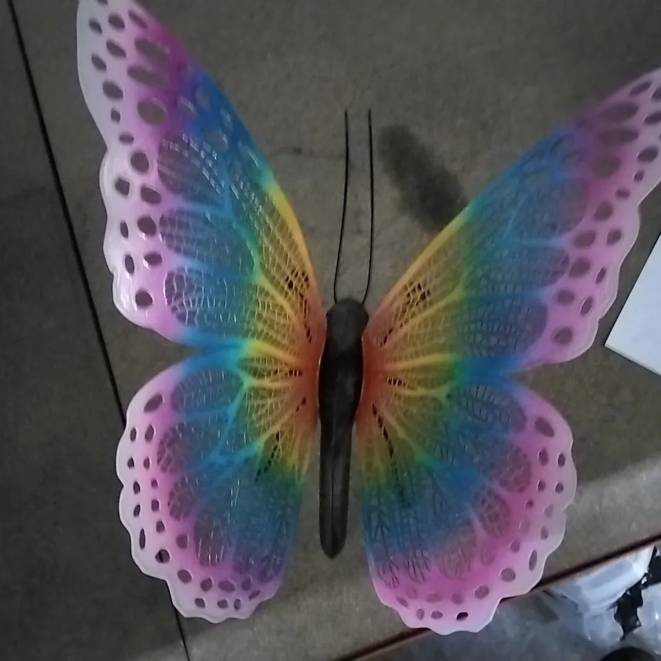 HOME2GARDEN METAL BUTTERFLY