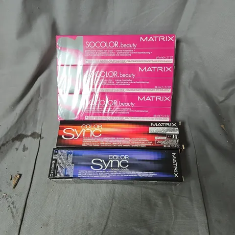 BOX OF APPROXIMATELY 24 ASSORTED MATRIX HAIR CARE PRODUCTS INCLUDING COLOR SYNC LIGHT BROWN ASH/MEDIUM BLONDE MOCHA/SHEER PASTEL ASH AND SO COLOR BEAUTY DARK BROWN GOLD