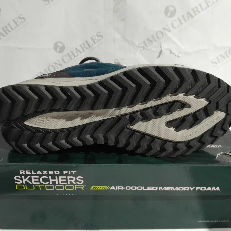 BOXED PAIR OF SKECHERS GO WALK OUTDOOR SHOES NAVY UK SIZE 10