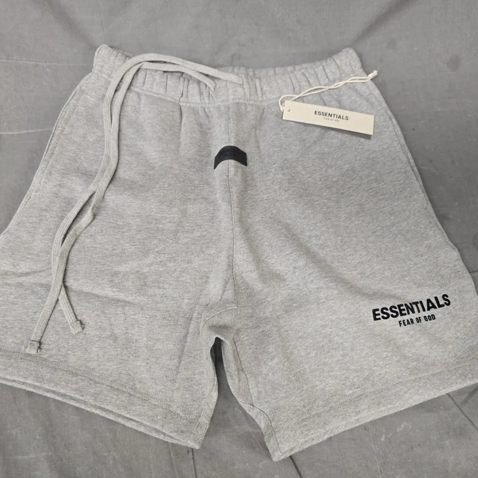 ESSENTIALS FEAR OF GOD SHORTS IN STONE SIZE SMALL