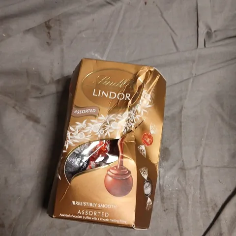 APPROXIMATELY 12 ASSORTED FOOD ITEMS INCLUDING LINDT CHOCOLATES , HAZELNUT TRUFFLES AND RAVE COFFEE