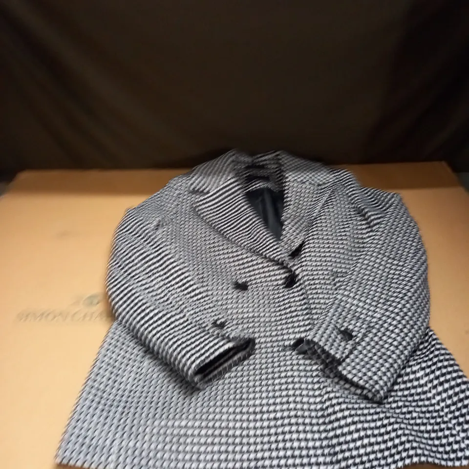 WOMANS CHEQURED BUTTONED JACKET SIZE 12