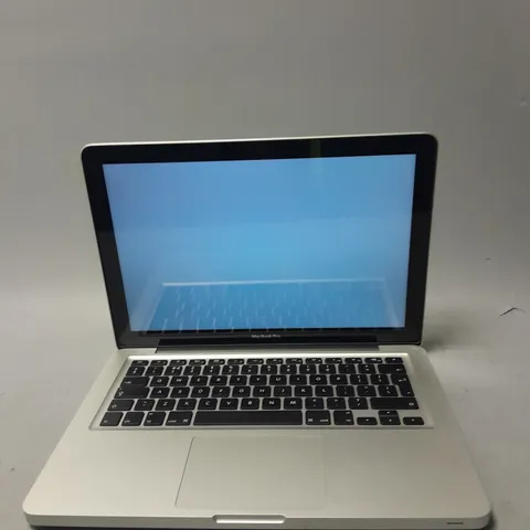 APPLE MACBOOK PRO I5 - 3210M
