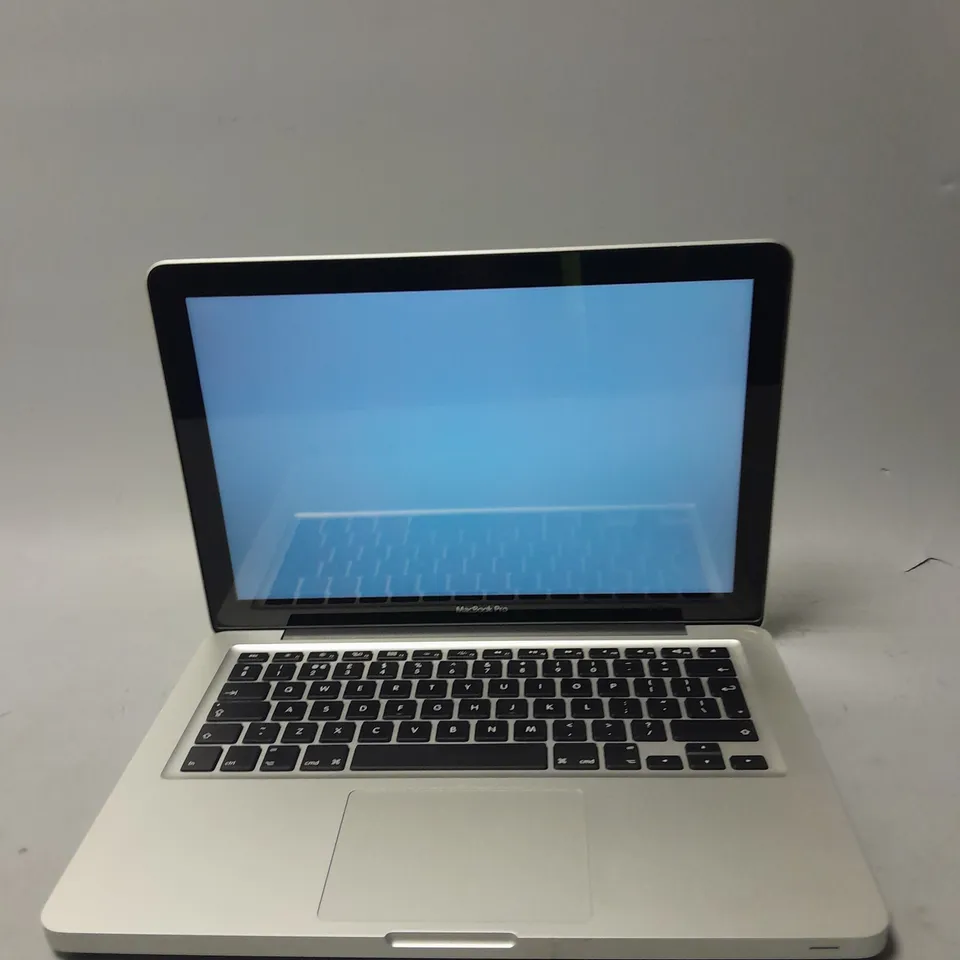APPLE MACBOOK PRO I5 - 3210M