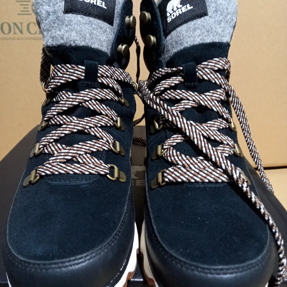 SOREL KINETIC CONQUEST WINDTERIZED BLACK BOOT - SIZE 6