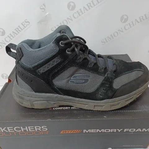 BOXED PAIR OF SKECHERS MEN'S OAK CANYON MID TOP LACE BOOTS BLACK SIZE 8