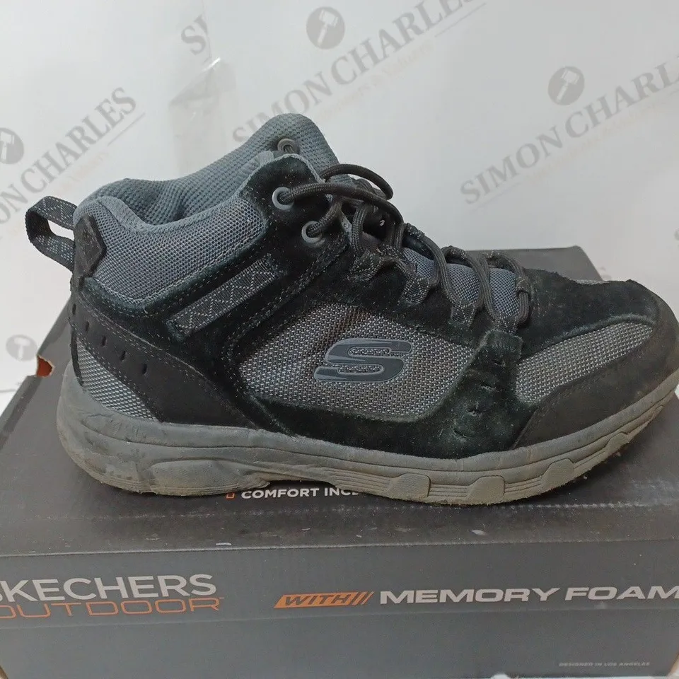BOXED PAIR OF SKECHERS MEN'S OAK CANYON MID TOP LACE BOOTS BLACK SIZE 8