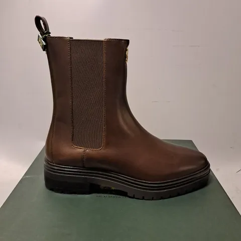 BOXED HOLLAND COOPER ASTORIA ANKLE BOOT IN BROWN - SIZE 6 