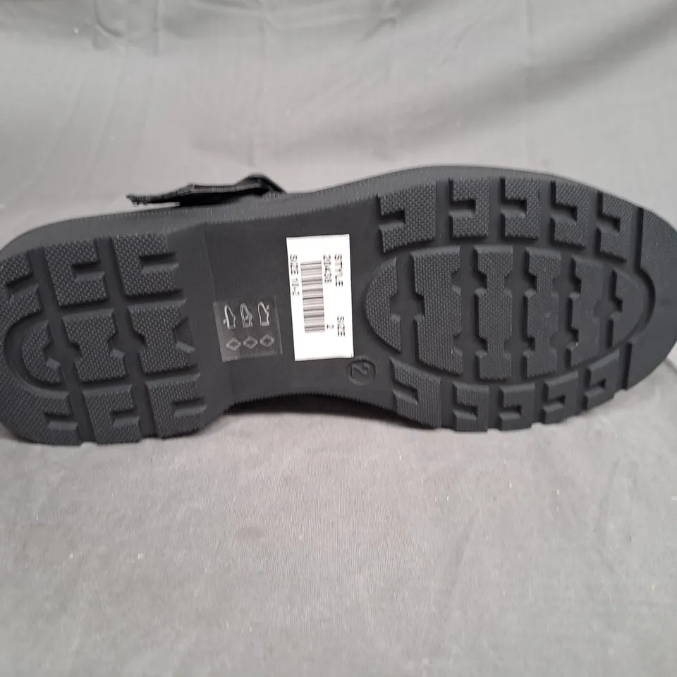 BOX OF APPROXIMATLY 10 BLACK LILLEY SHOE IN VARIOUS SIZES 