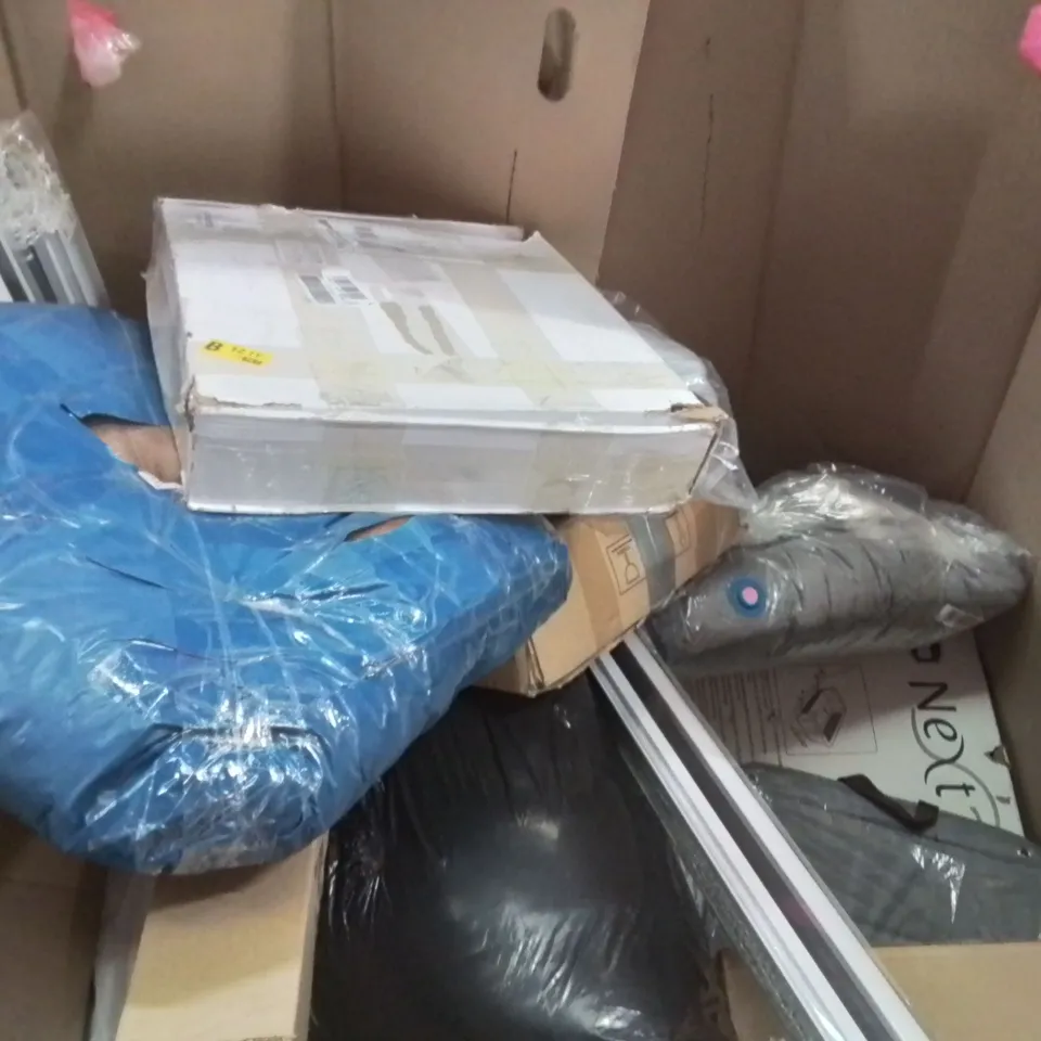 PALLET OF ASSORTED HOUSEHOLD PRODUCTS AND ITEMS TO INCLUDE; 4 HEAD AIR PLUNGER DRAIN BLASTER,VILEDA TURBO MOPPING SET,DOGBED