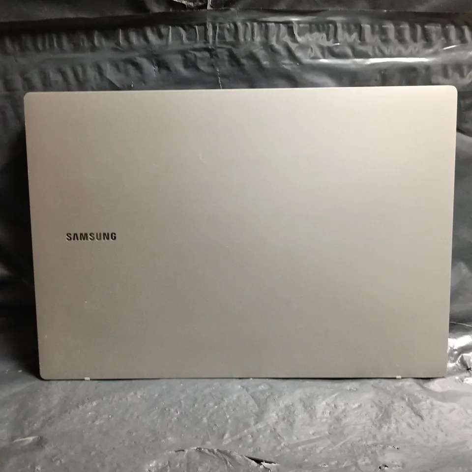 SAMSUNG NP345XLA LAPTOP