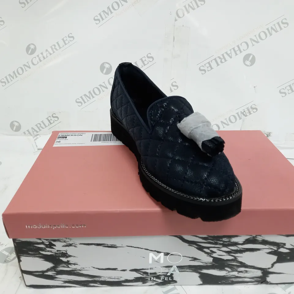 BOXED PAIR OF MODA IN PELLE EMMERSON NAVY BLUE SIZE 3