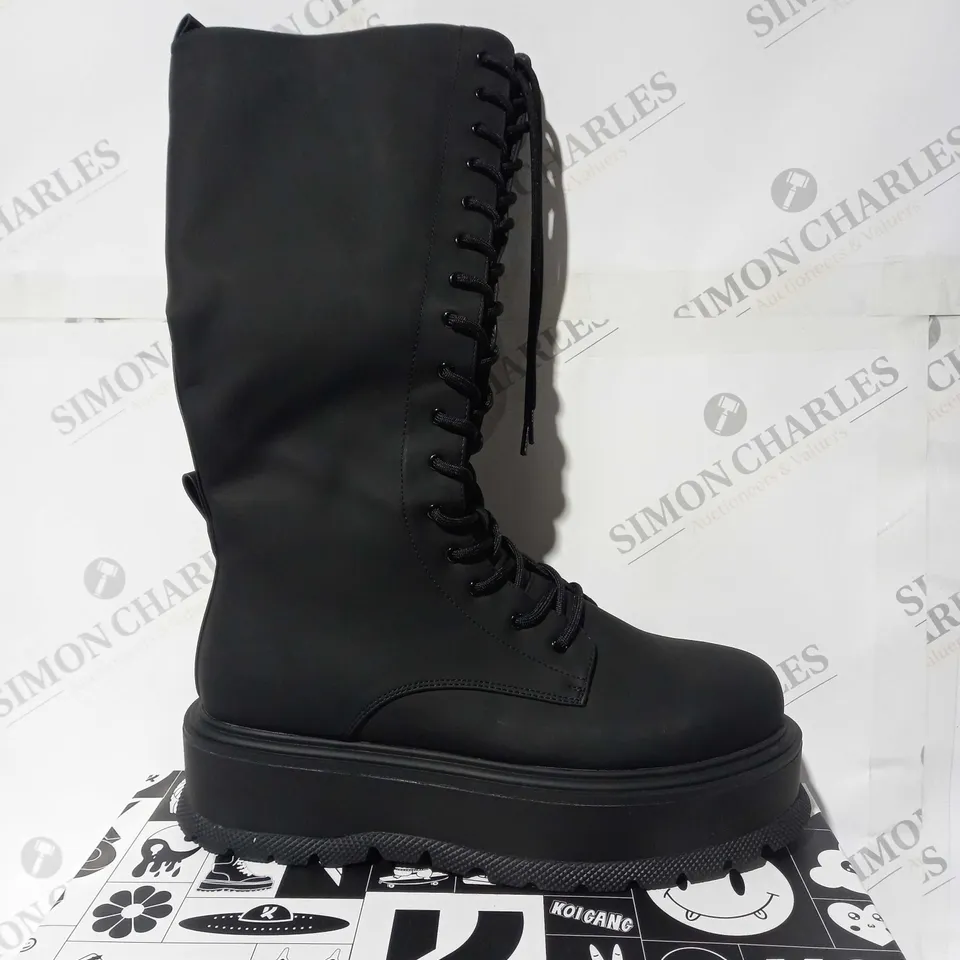 BRAND NEW BOXED PAIR OF KOI VEGAN PALANTIR MENS PLATFORM LACE UP BOOTS IN BLACK - UK SIZE 9 