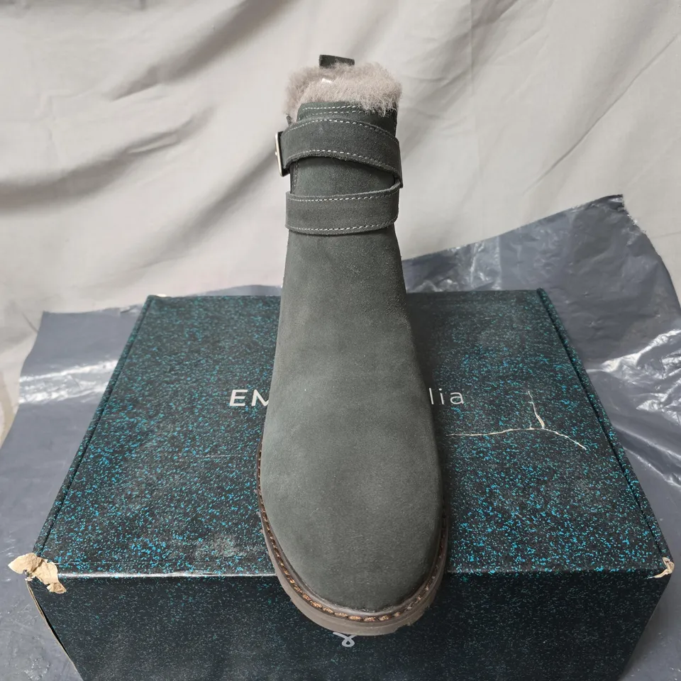 EMU AUSTRALIA WOMEN'S GREY SUEDE ANKLE BOOTS WITH FUR LINING AND BUCKLE STRAP SIZE 9