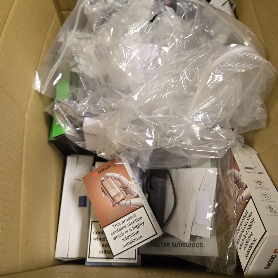 APPROXIMATELY 20 VAPES, E-CIGARETTES & ACCESSORIES TO INCLUDE ASPIRE, VAPORESSO, VOOPOO ETC