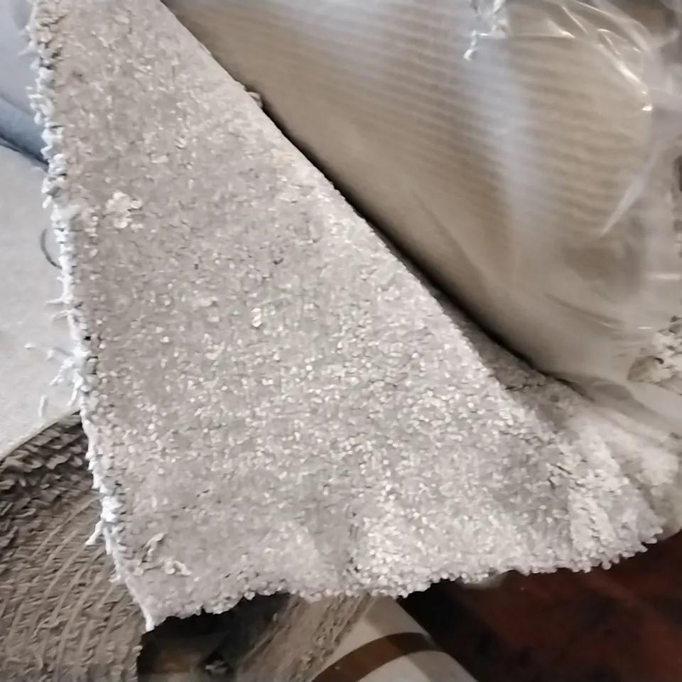 ROLL OF QUALITY SOHO FINESSE ALABASTER CARPET // APPROX SIZE: 5 x 5.5m