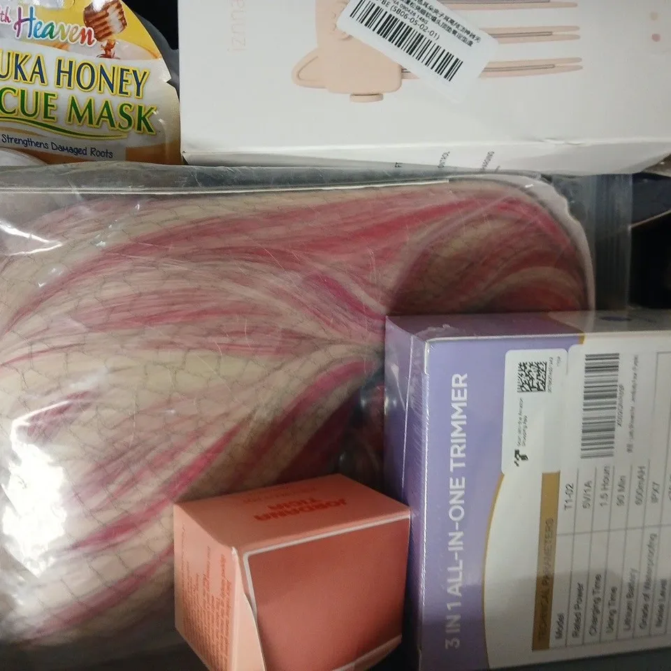 APPROXIMATELY 10 ASSORTED COSMETIC ITEMS INCLUDING VARIOUS MAKES AND BRANDS - COLLECTION ONLY