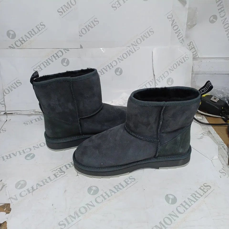 EMU AUSTRALIA FUR LINED GREY SHOES