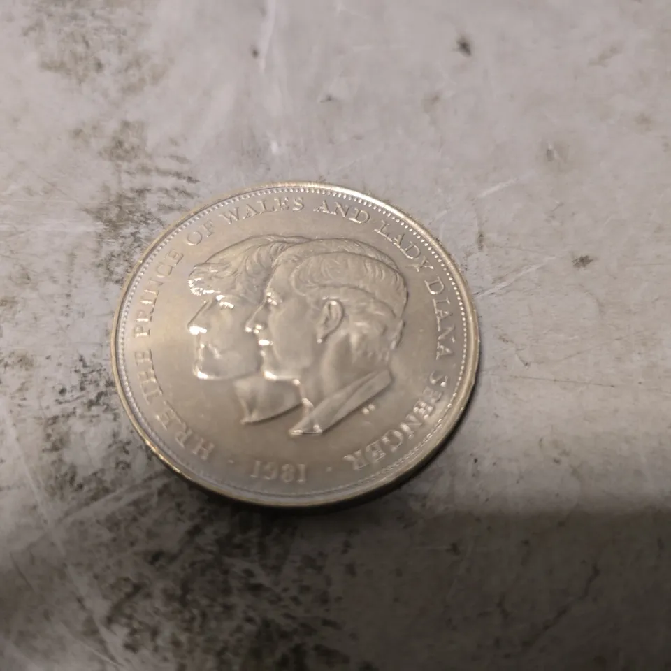 1981 PRINCE CHARLES AND LADY DIANNA COMMEMORATIVE WEDDING COIN