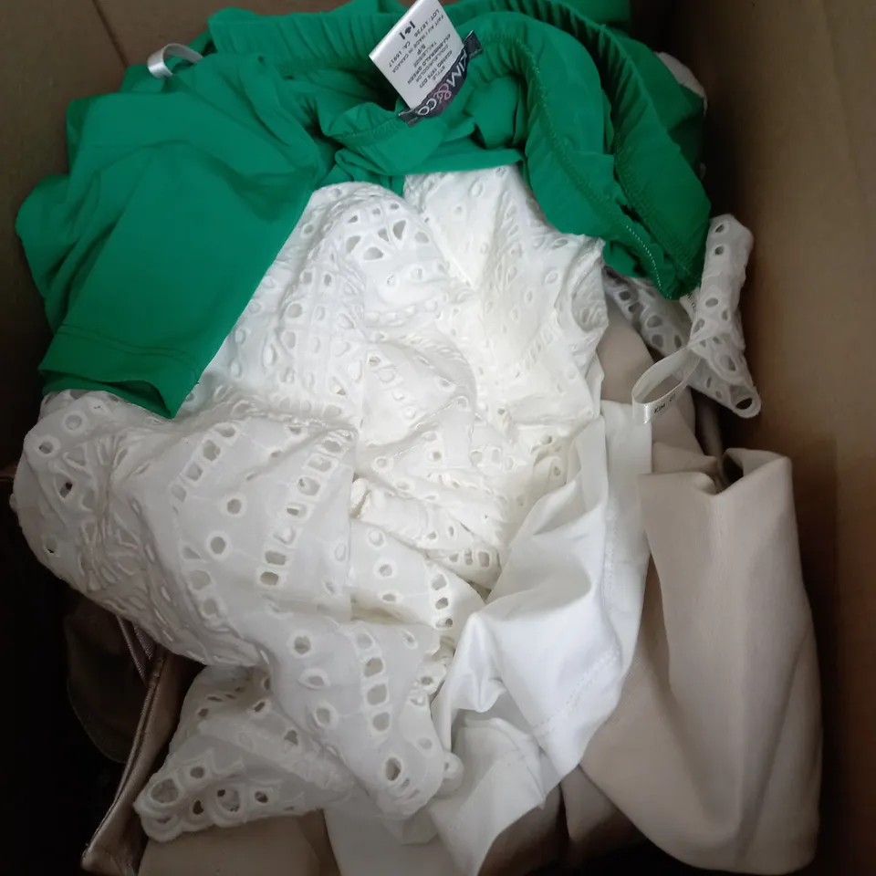 LOT OF APPROX. 10 CLOTHING ITEMS TO INCLUDE TROUSERS JACKET'S AND DRESSES 