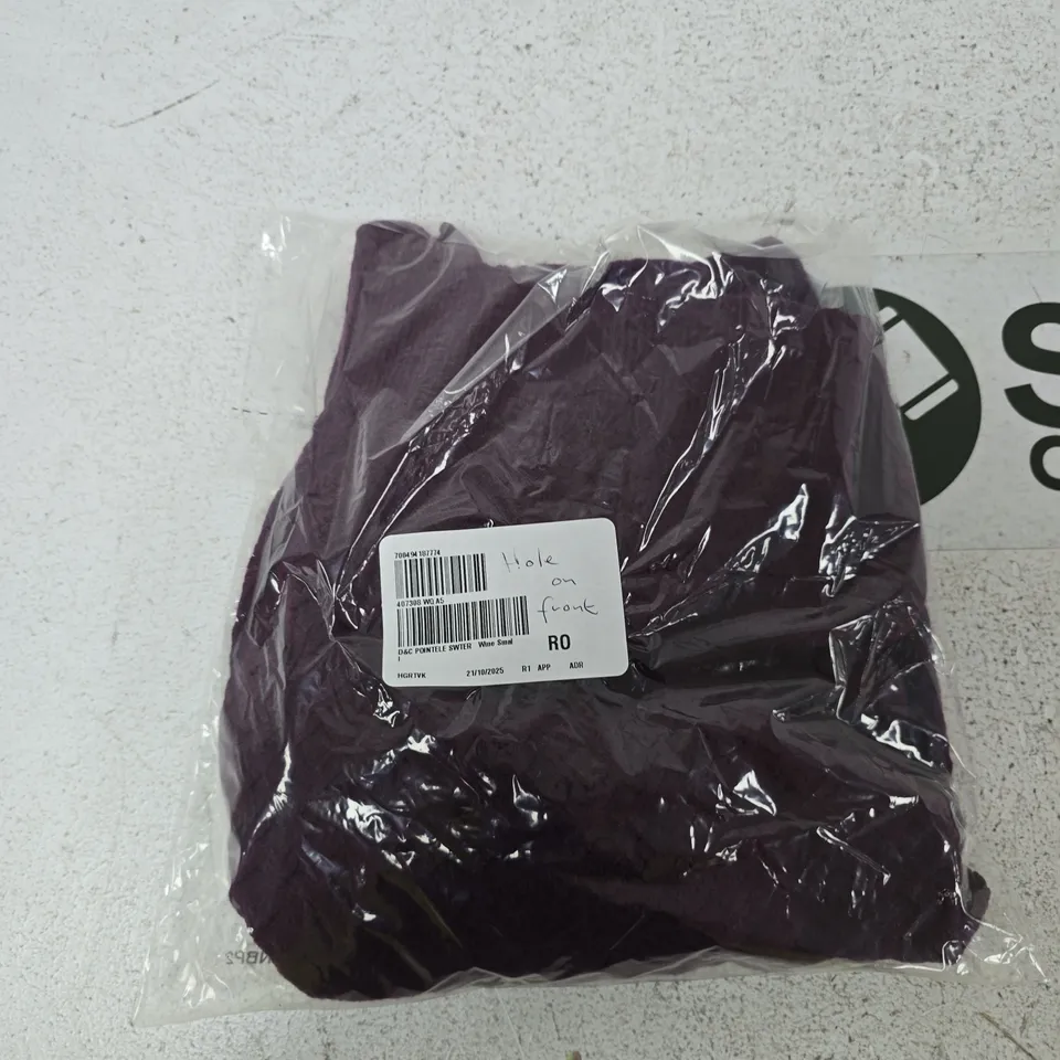 BOX OF APPROXIMATELY 20 ASSORTED CLOTHING ITEMS TO INCLUDE: D&C SWEATER SMALL